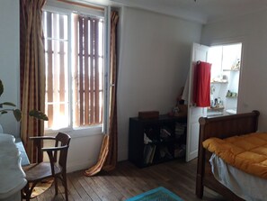 2 chambres, bureau, accès au Wi-Fi (inclus), literie fournie