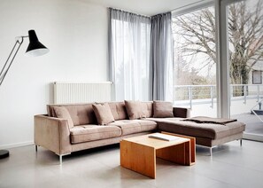 Télévision, lecteur de DVD, chaîne hi-fi