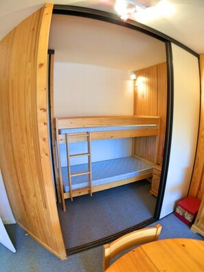1 bedroom, WiFi - 10m from shops, 5th floor, view ski slopes, balcony, ski locker, 40m², Vars (Vars)