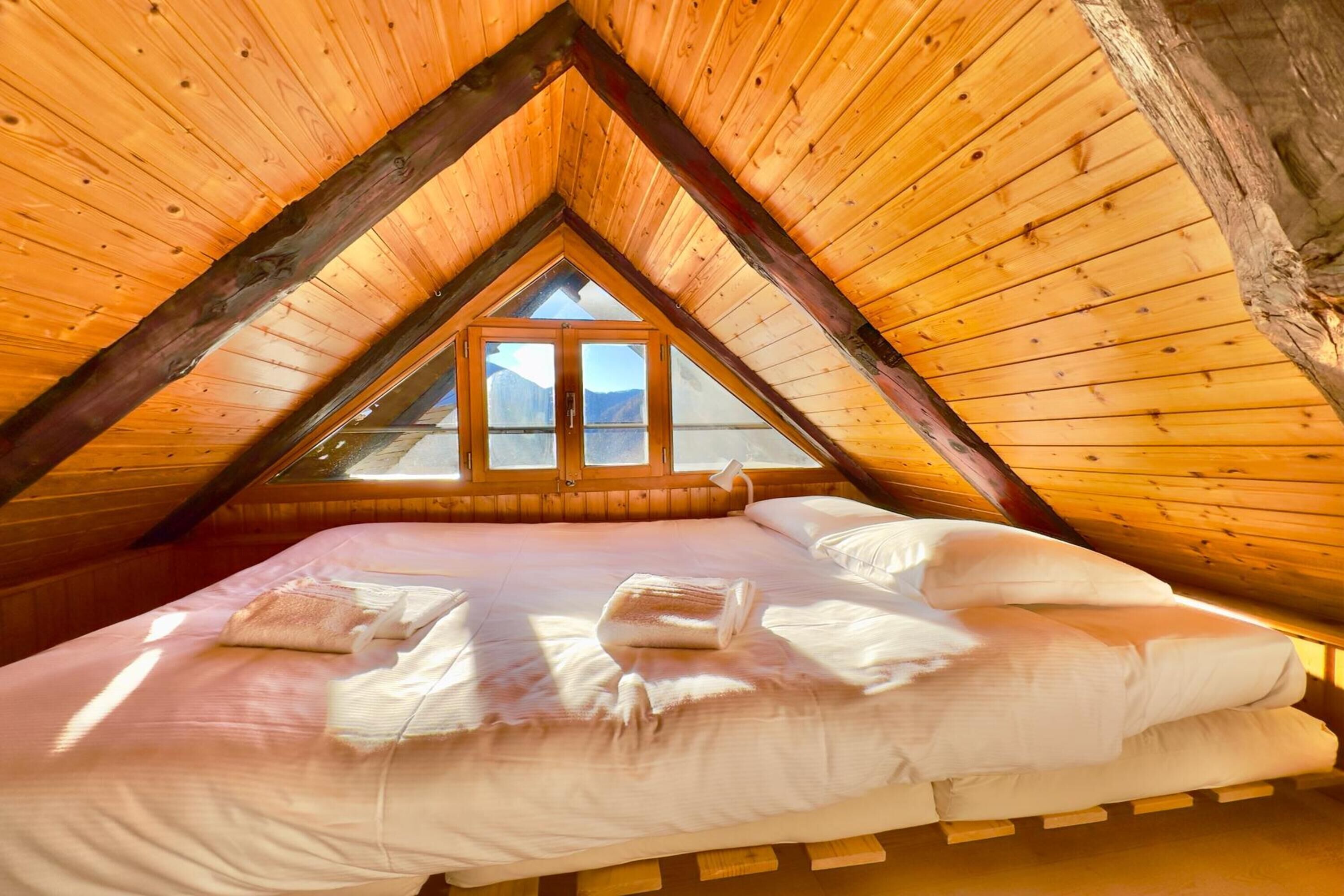 Chalet Keluarga, beberapa kamar, tepi gunung (Rustico Caterina) | 1 kamar tidur dan seprai linen