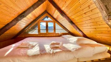 Chalet Keluarga, beberapa kamar, tepi gunung (Rustico Caterina) | 1 kamar tidur dan seprai linen