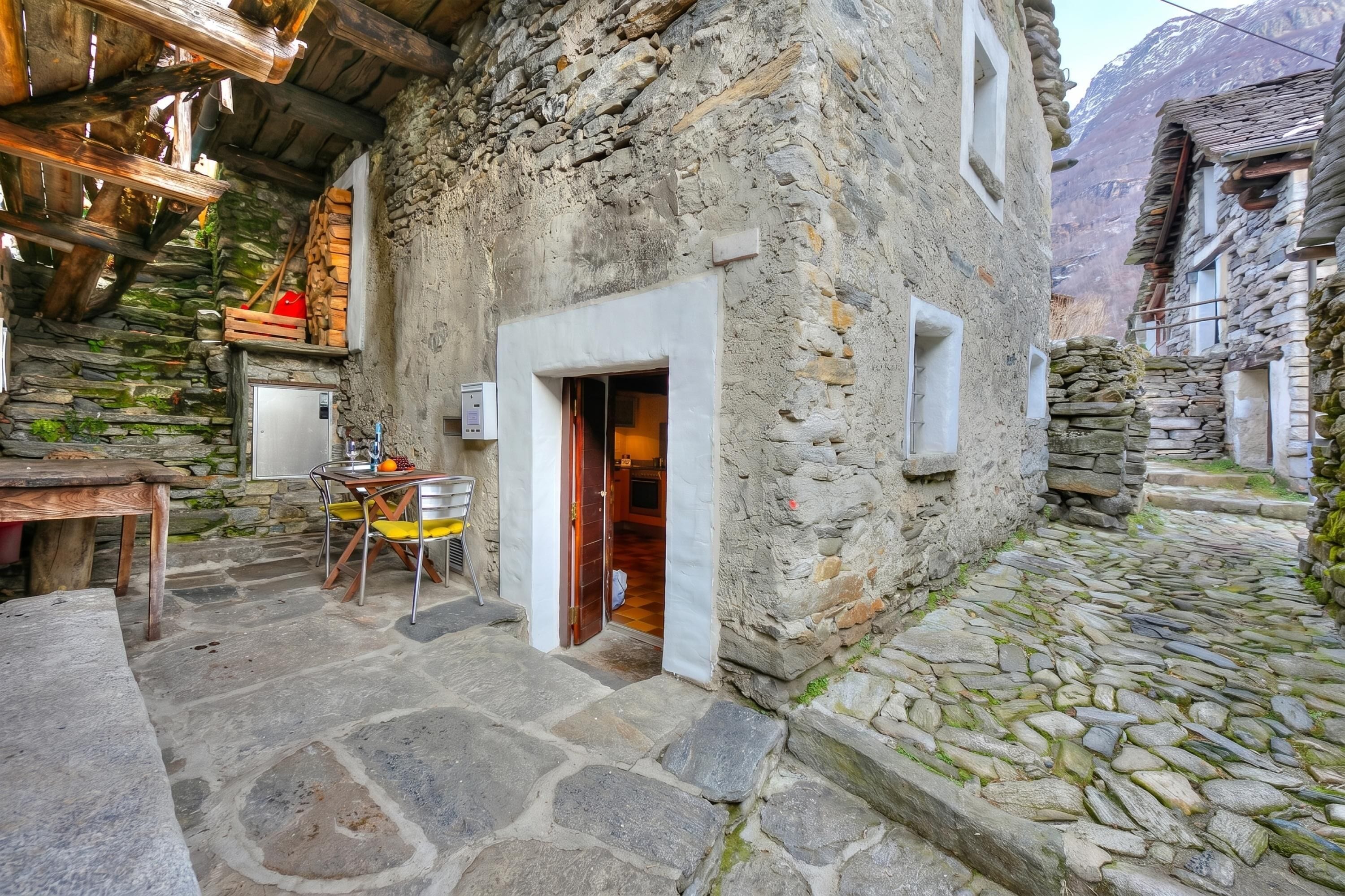 Family Chalet, Multiple Bedrooms, Mountainside (Rustico Caterina) | Outdoor dining
