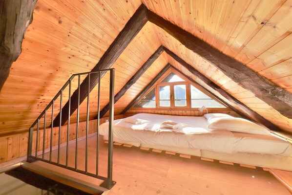 Family Chalet, 1 Bedroom, Mountainside (Rustico Caterina) | 1 bedroom, bed sheets