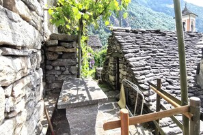 Family Chalet, Multiple Bedrooms, Mountainside (Rustico Caterina) | Property grounds