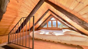 Family Chalet, Multiple Bedrooms, Mountainside (Rustico Caterina) | 1 bedroom, bed sheets