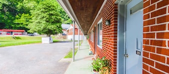 Patriot Inn Motel Beaver WV, by OYO