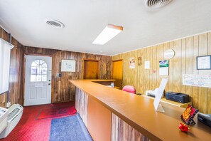 Reception - Patriot Inn Motel Beaver WV, by OYO (Beaver)