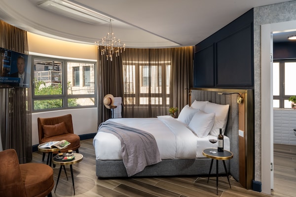 Premium Double or Twin Room | Egyptian cotton sheets, premium bedding, in-room safe