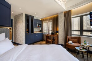 Egyptian cotton sheets, premium bedding, in-room safe - The David Story Boutique (Jerusalem)