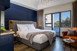 Egyptian cotton sheets, premium bedding, in-room safe - The David Story Boutique (Jerusalem)