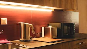 Fridge, microwave, stovetop, coffee/tea maker