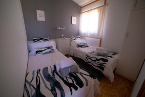 1 dormitorio y ropa de cama