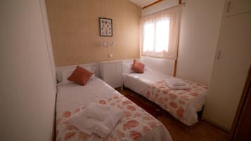 1 bedroom, bed sheets