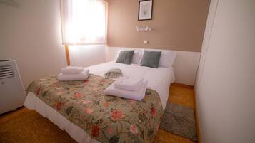 1 dormitorio y ropa de cama