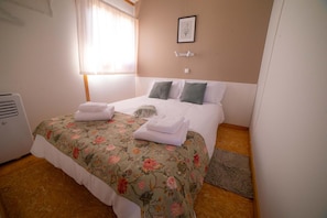 1 bedroom, bed sheets