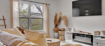 Modern Cabin Home Design Mountain Views Hot Tub  and Fire Pit Asheville