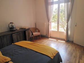 1 bedroom, desk, iron/ironing board, travel cot