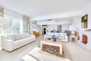 Téléviseur connecté, lecteur de DVD