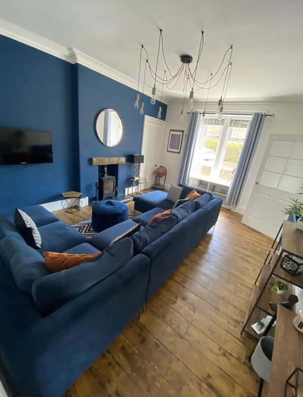 Fireplace - Stunning 2-bed Cottage in Carnoustie (Carnoustie)