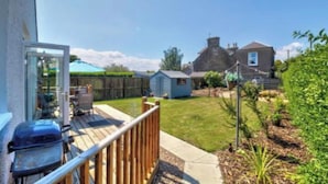 Property grounds - Stunning 2-bed Cottage in Carnoustie (Carnoustie)
