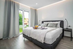 4 bedrooms, WiFi, bed sheets