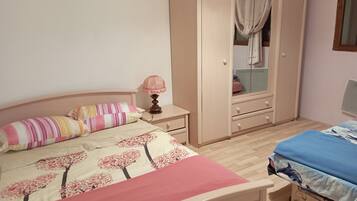 4 chambres, fer et planche à repasser, Wi-Fi gratuit, draps fournis