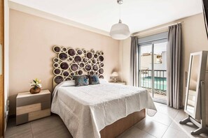 4 bedrooms, WiFi, bed sheets