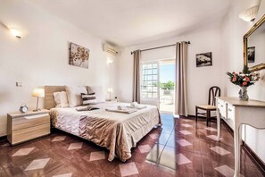 4 bedrooms, WiFi, bed sheets