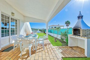 屋外ダイニングエリア