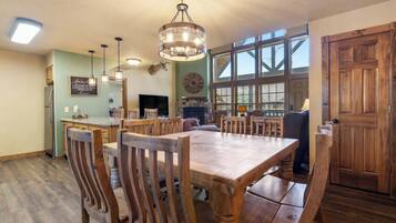 Cabin, Multiple Beds, Patio, Golf View (Fox Hollow Family Lodge) | Dining