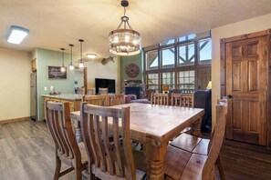 Cabin, Multiple Beds, Patio, Golf View (Fox Hollow Family Lodge) | Dining