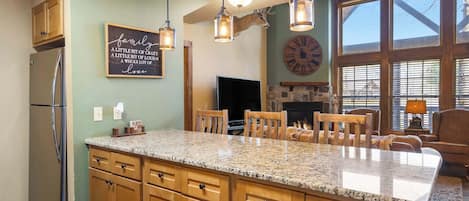 Cabin, Multiple Beds, Patio, Golf View (Fox Hollow Family Lodge) | Interior