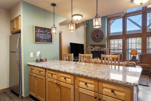 Cabin, Multiple Beds, Patio, Golf View (Fox Hollow Family Lodge) | Interior