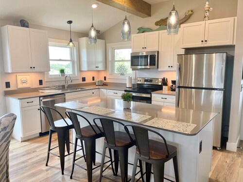 Flippy Flop: New construction on a canal. Marsh views.