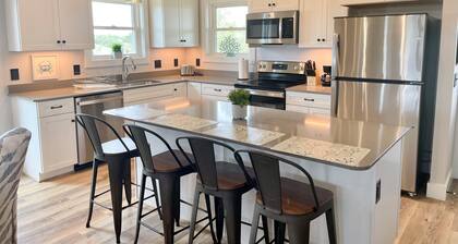 Flippy Flop: New construction on a canal. Marsh views.