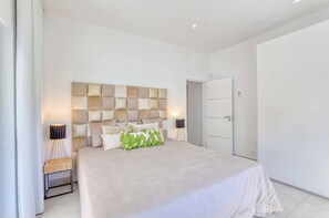 5 عدّة غرف نوم وواي فاي وملاءات أسرّة