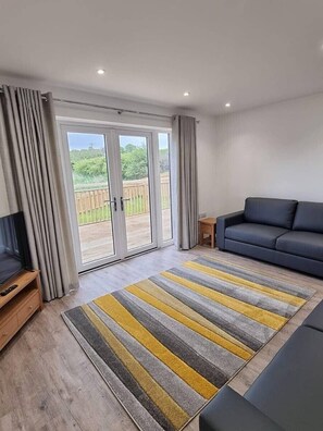 TV - Comfortable, modern cottage that sleeps up to 6. Ideal hub to explore Northumberland! (Morpeth)