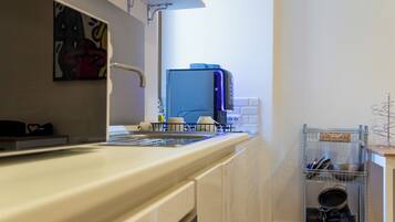 Fridge, microwave, stovetop, dishwasher