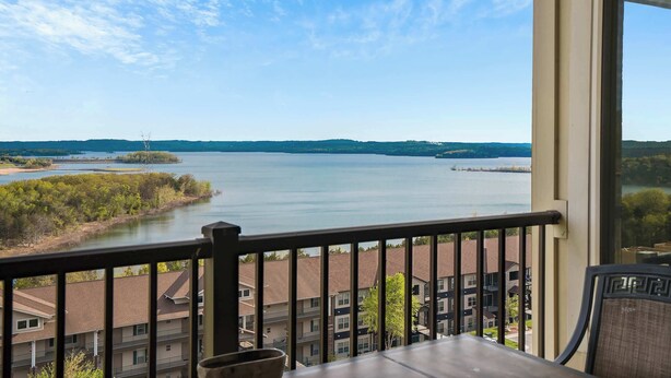 A balcony with a view of a river and distant buildings. - Happy Place Condo - Stunning Table Rock Lake Views (Branson)