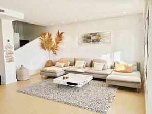 Televisie en een open haard