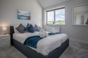 Ferienhaus (4 Bedrooms) | 4 Schlafzimmer, kostenloses WLAN, Bettwäsche