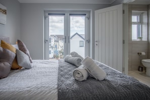 4 bedrooms, free WiFi, bed sheets