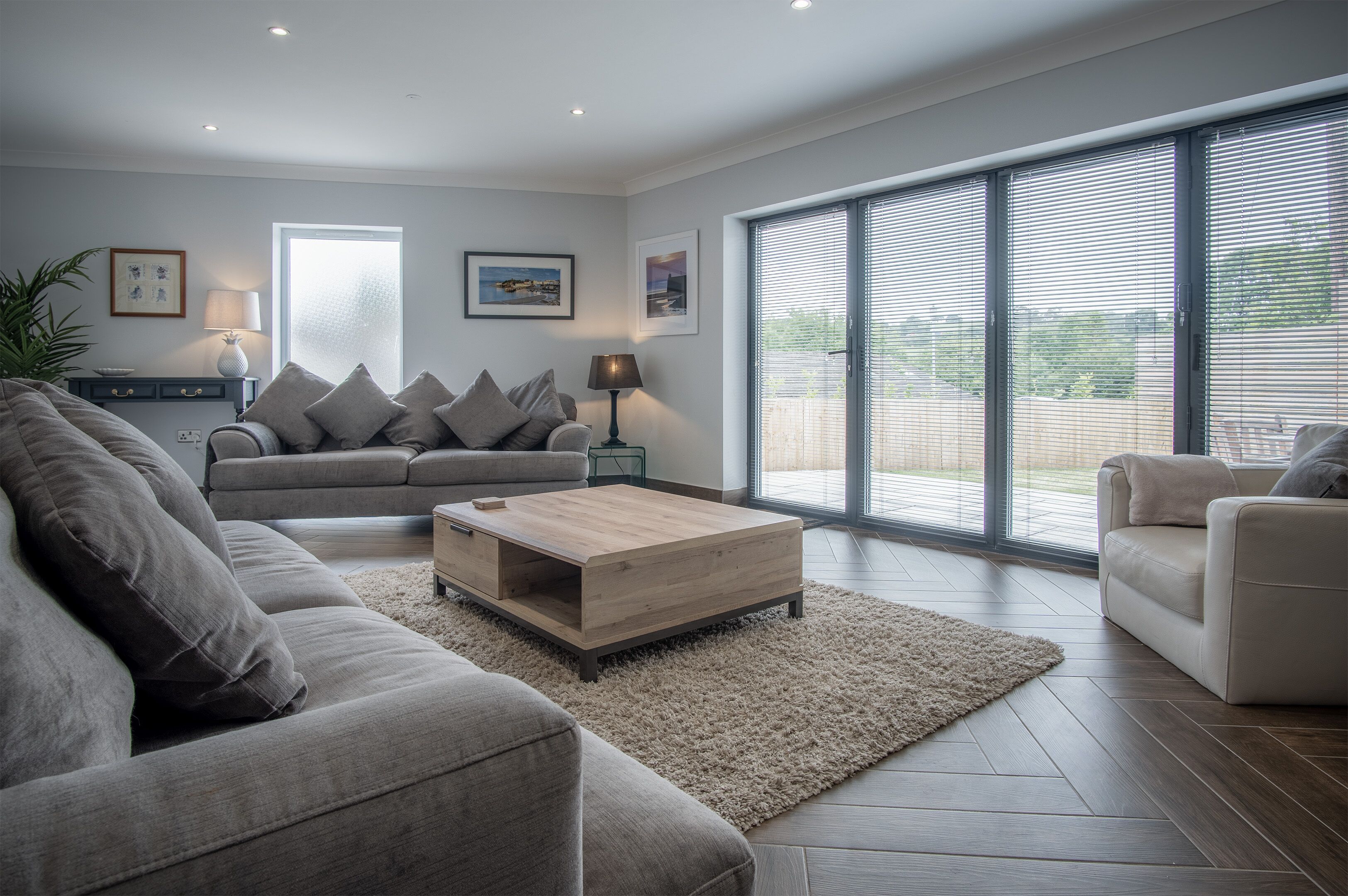 Ferienhaus (4 Bedrooms) | Wohnbereich | 21-Zoll-Smart-TV mit Kabelempfang, Fernseher