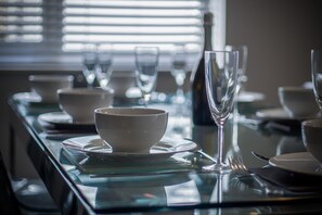 Maison (4 Bedrooms) | Cuisine privée | Réfrigérateur, micro-ondes, four, plaque de cuisson