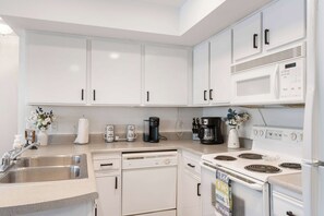 Condo, Multiple Beds, Balcony (Boatin & Floatin on Table Rock Lake ) | Private kitchen