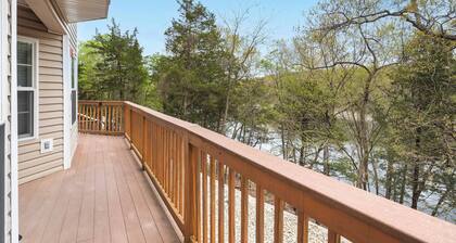 Boatin & Floatin on Table Rock Lake in the Ozarks!