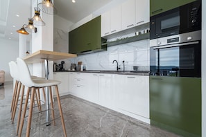 Fridge, microwave, oven, stovetop - Pool Villa Luxoria Trebesin (Herceg Novi)