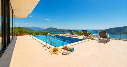 Pool Villa Luxoria Trebesin