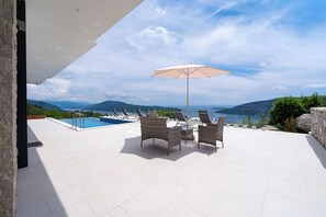 Seasonal outdoor pool - Pool Villa Luxoria Trebesin (Herceg Novi)