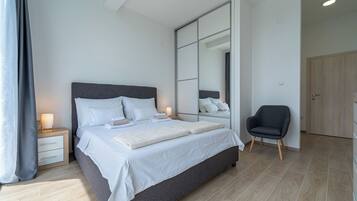 4 bedrooms, laptop workspace, iron/ironing board, free WiFi